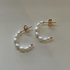 Mejuri Pearl Hoop Earring